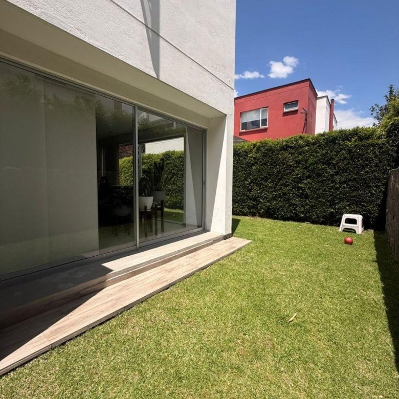 Casa con 400 m&sup2; Terreno, 3 Habitaciones en Venta en Cumbaya