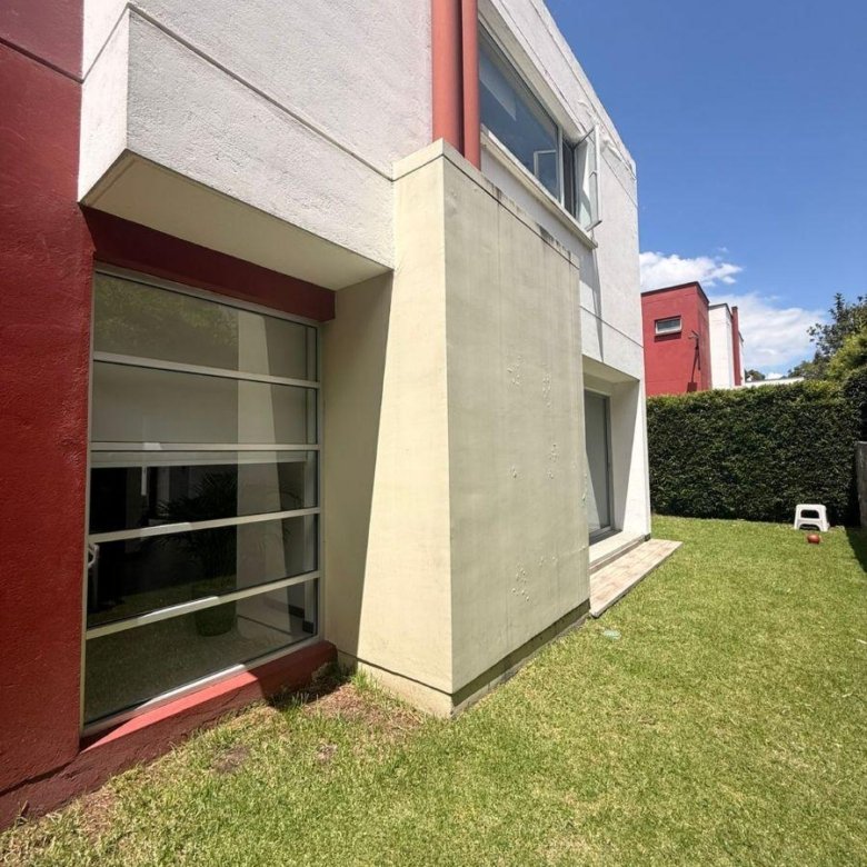 Casa con 400 m&sup2; Terreno, 3 Habitaciones en Venta en Cumbaya