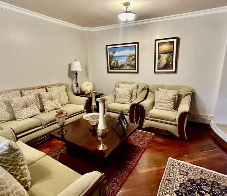 Casa en El Norte de Quito en Urbanización Cerrada Cerca de La Embajada Americana
