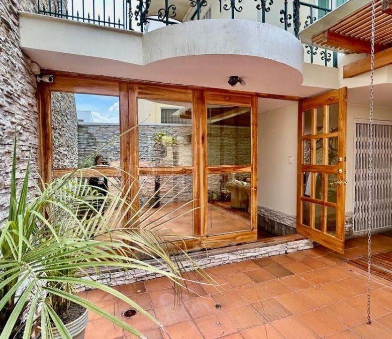 Casa en El Norte de Quito en Urbanización Cerrada Cerca de La Embajada Americana