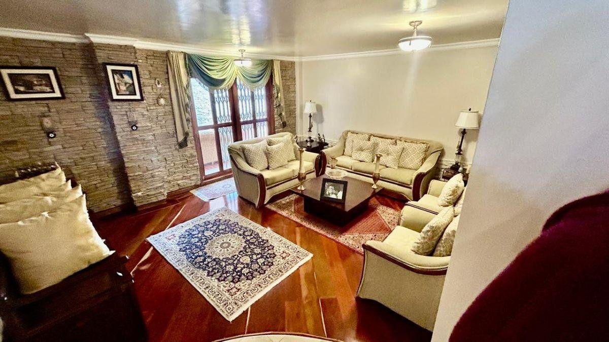Casa en El Norte de Quito en Urbanización Cerrada Cerca de La Embajada Americana Casa en El Norte de Quito en Urbanización Cerrada Cerca de La Embajada Americana