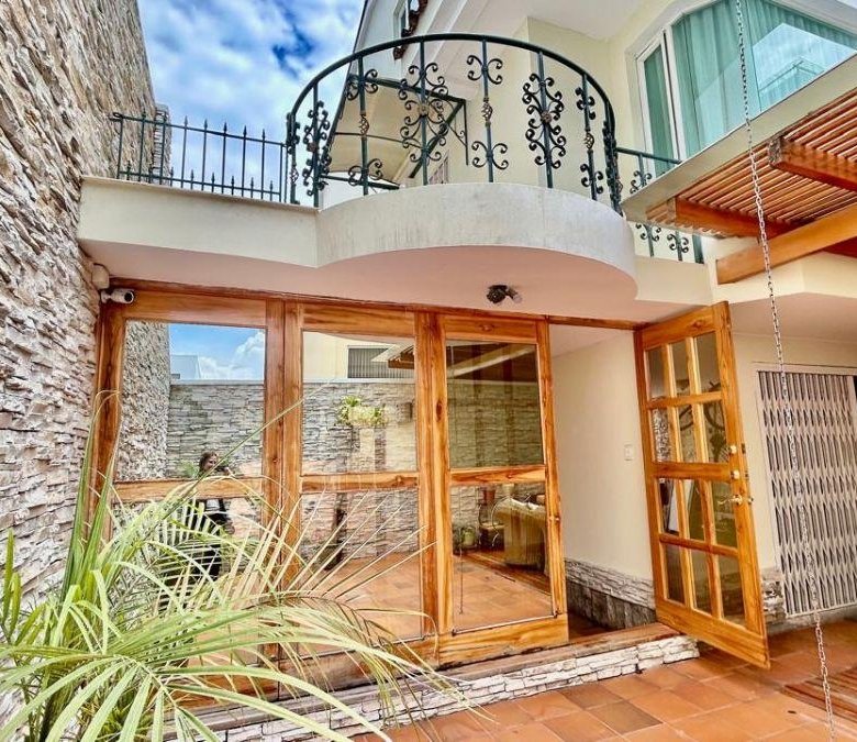 Casa en El Norte de Quito en Urbanización Cerrada Cerca de La Embajada Americana