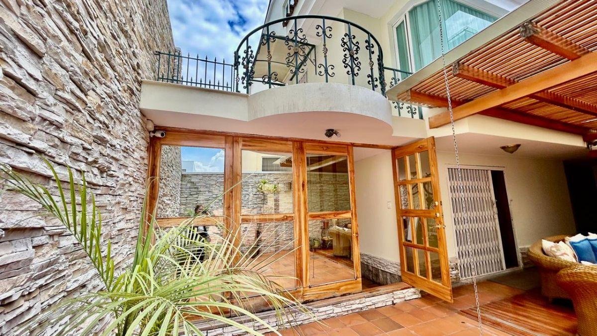 Casa en El Norte de Quito en Urbanización Cerrada Cerca de La Embajada Americana Casa en El Norte de Quito en Urbanización Cerrada Cerca de La Embajada Americana