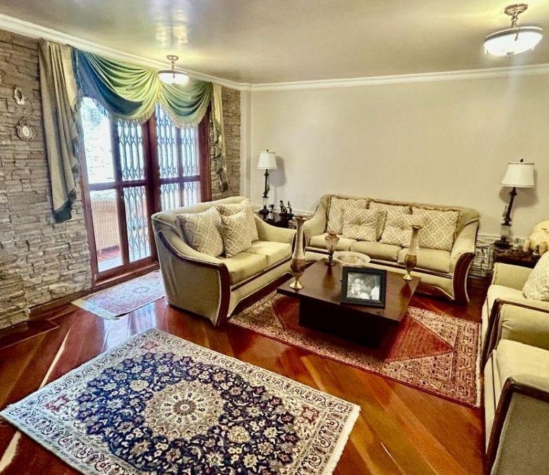 Casa en El Norte de Quito en Urbanización Cerrada Cerca de La Embajada Americana