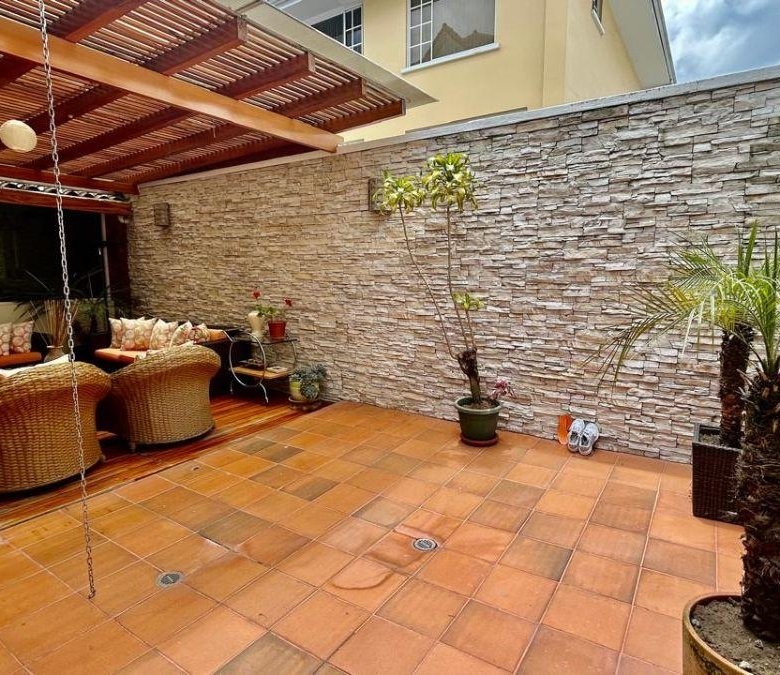 Casa en El Norte de Quito en Urbanización Cerrada Cerca de La Embajada Americana