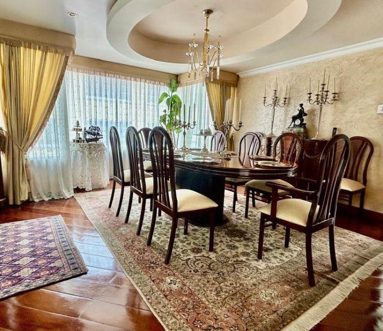 Casa en El Norte de Quito en Urbanización Cerrada Cerca de La Embajada Americana