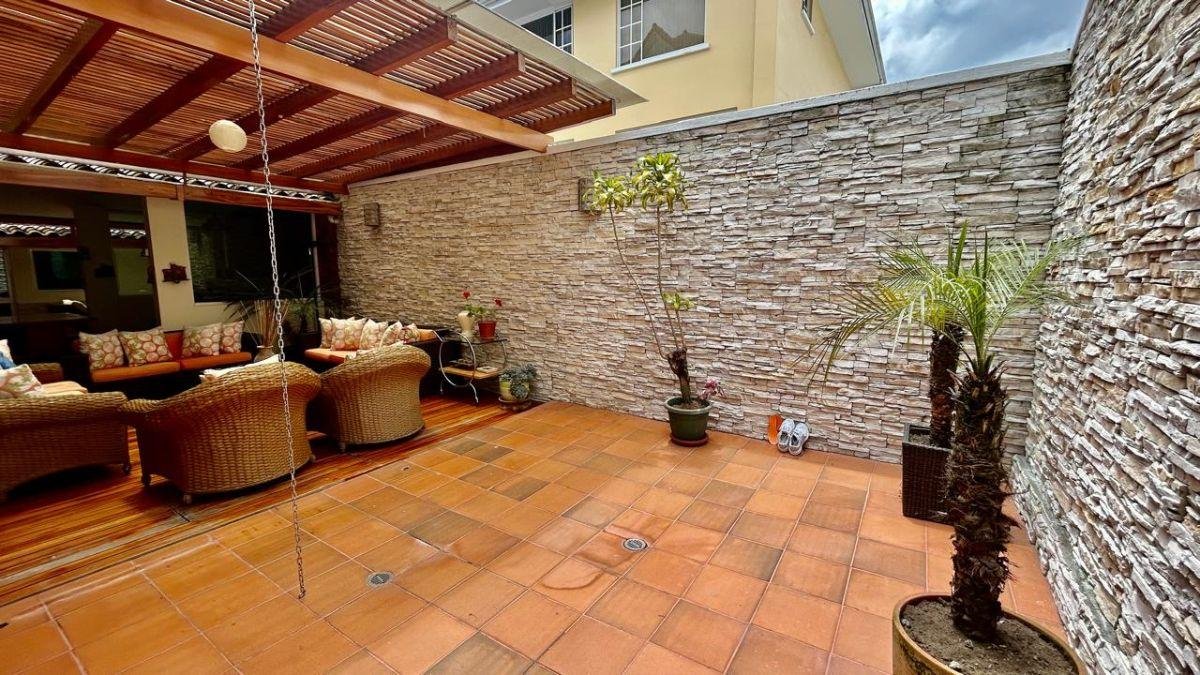 Casa en El Norte de Quito en Urbanización Cerrada Cerca de La Embajada Americana Casa en El Norte de Quito en Urbanización Cerrada Cerca de La Embajada Americana