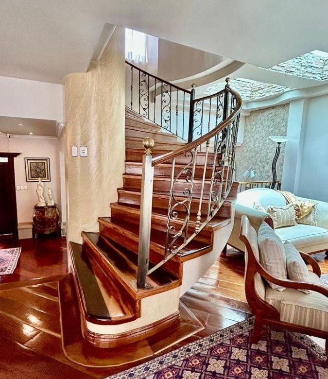 Casa en El Norte de Quito en Urbanización Cerrada Cerca de La Embajada Americana