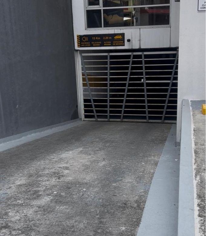 Parqueadero en Venta de 14.53 m&sup2; en La 6 de Diciembre y Checoslovaquia