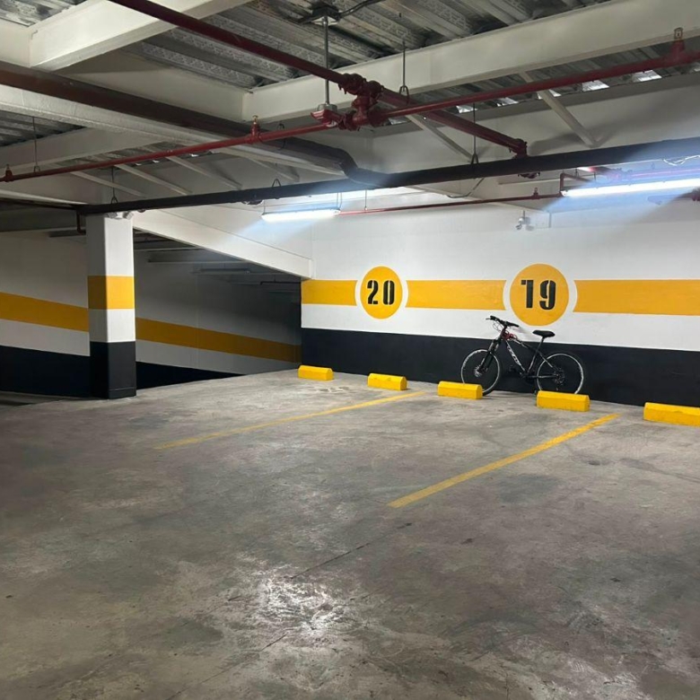 Parqueadero en Venta de 14.53 m&sup2; en La 6 de Diciembre y Checoslovaquia