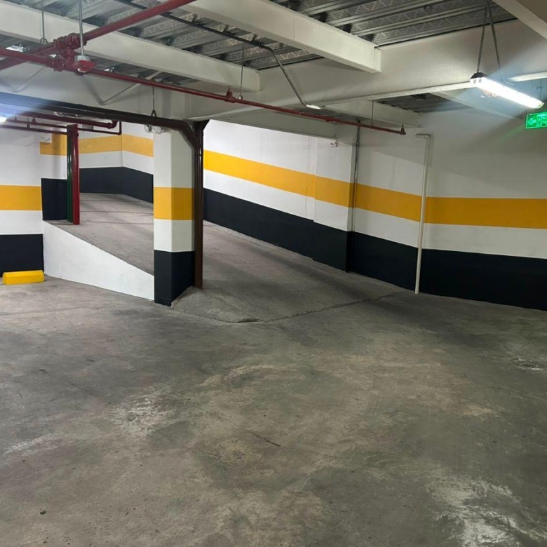 Parqueadero en Venta de 14.53 m&sup2; en La 6 de Diciembre y Checoslovaquia