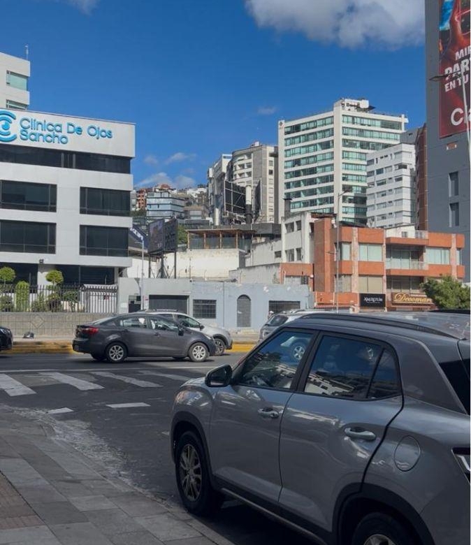 Parqueadero en Venta de 14.53 m&sup2; en La 6 de Diciembre y Checoslovaquia