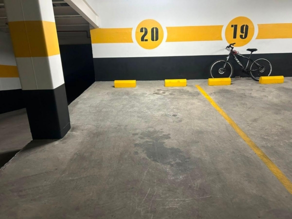 Parqueadero en Venta de 14.53 m&sup2; en La 6 de Diciembre y Checoslovaquia