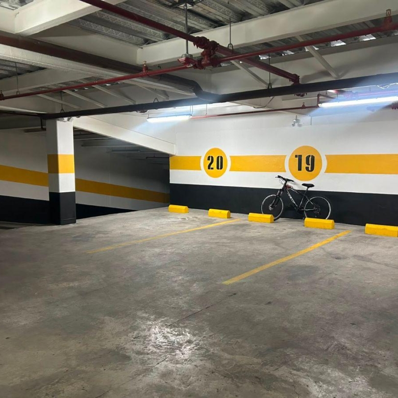 Parqueadero en Venta de 14.53 m&sup2; en La 6 de Diciembre y Checoslovaquia