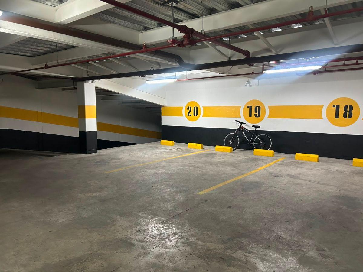 Parqueadero en Venta de 14.53 m² en La 6 de Diciembre y Checoslovaquia Parqueadero en Venta de 14.53 m² en La 6 de Diciembre y Checoslovaquia