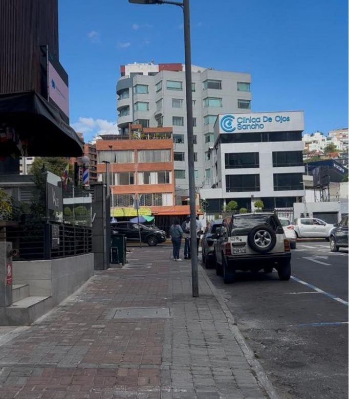 Parqueadero en Venta de 14.53 m&sup2; en La 6 de Diciembre y Checoslovaquia