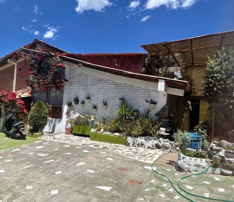 Terreno de 993 m con Casa en Calderon