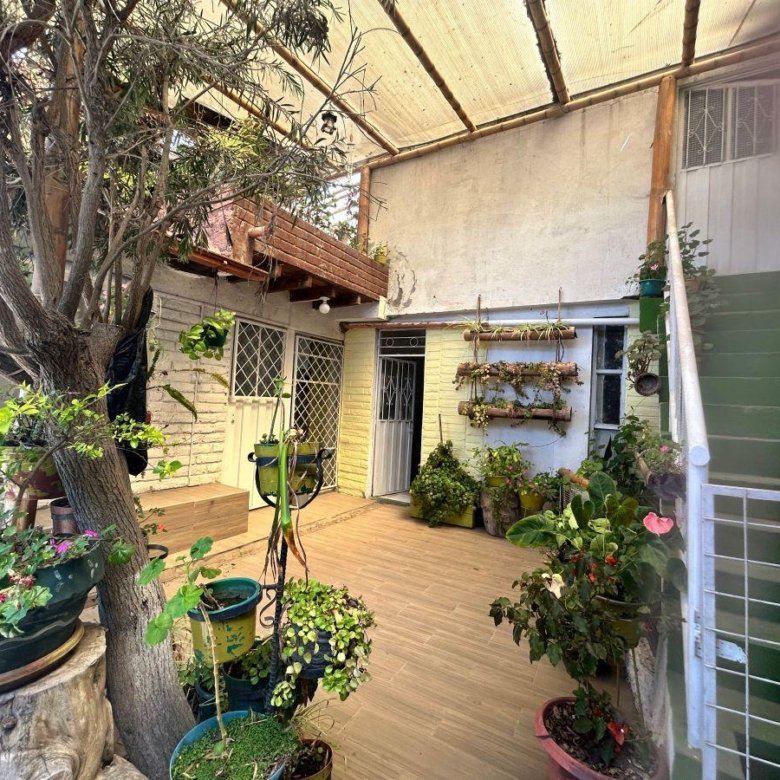 Terreno de 993 m con Casa en Calderon