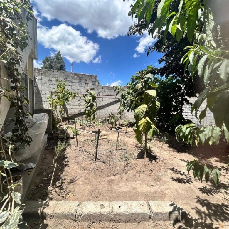 Terreno de 993 m con Casa en Calderon