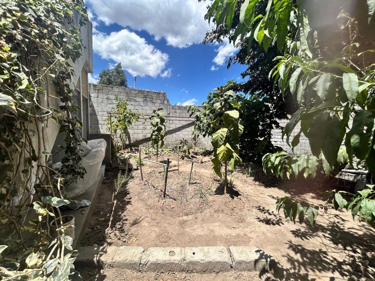 Terreno de 993 m con Casa en Calderon Terreno de 993 m con Casa en Calderon