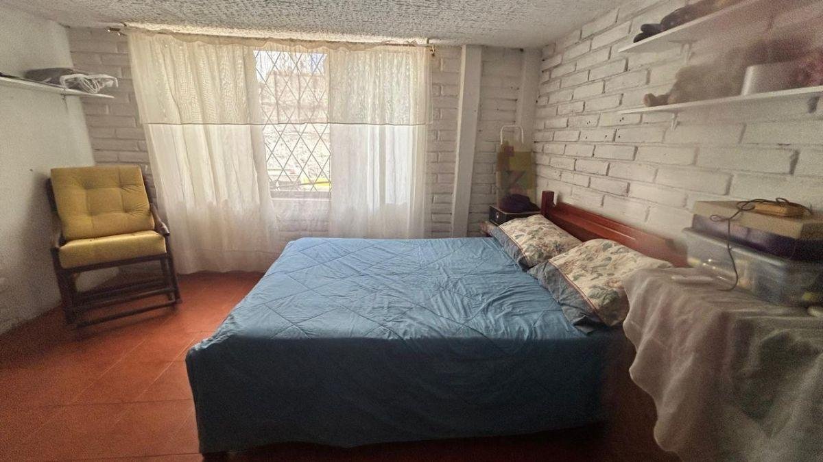 Terreno de 993 m con Casa en Calderon Terreno de 993 m con Casa en Calderon