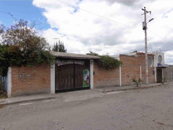 Terreno de 993 m con Casa en Calderon