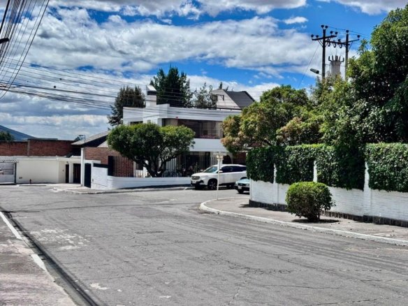 Casa con Suite en Renta Frente Al Condado Shopping 250 m&sup2; Construcción