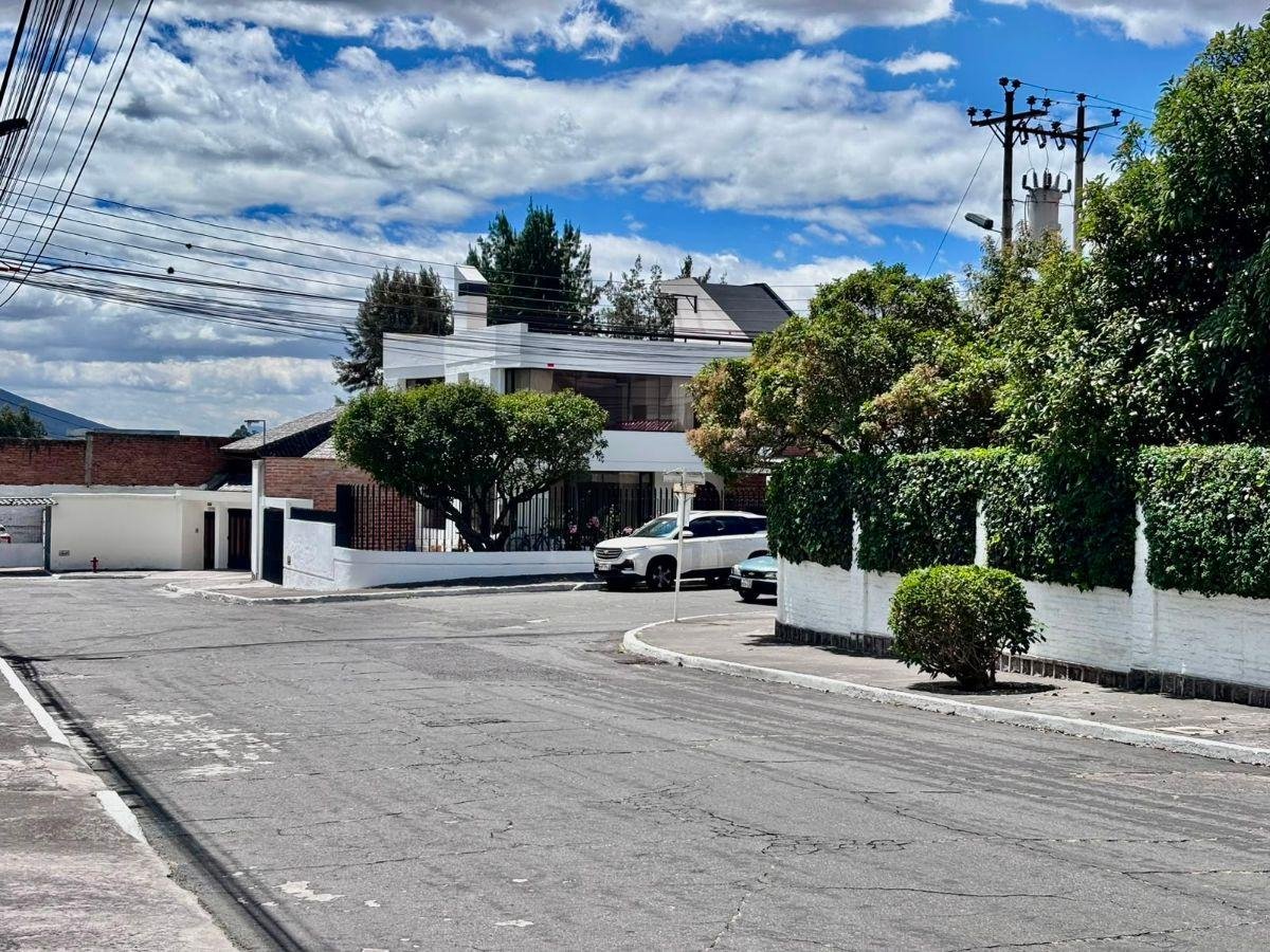 Casa en Renta Mas Una Suite Frente Al Condado Shopping 250 m² Construcción Casa en Renta Mas Una Suite Frente Al Condado Shopping 250 m² Construcción