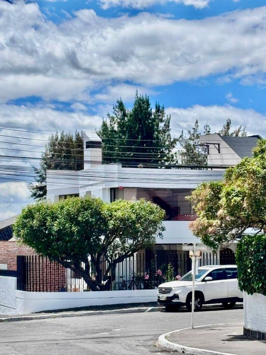 Casa en Renta Mas Una Suite Frente Al Condado Shopping 250 m² Construcción Casa en Renta Mas Una Suite Frente Al Condado Shopping 250 m² Construcción