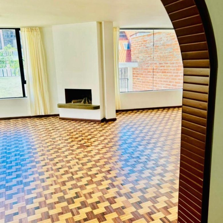 Casa en Renta Mas Una Suite Frente Al Condado Shopping 250 m&sup2; Construcción