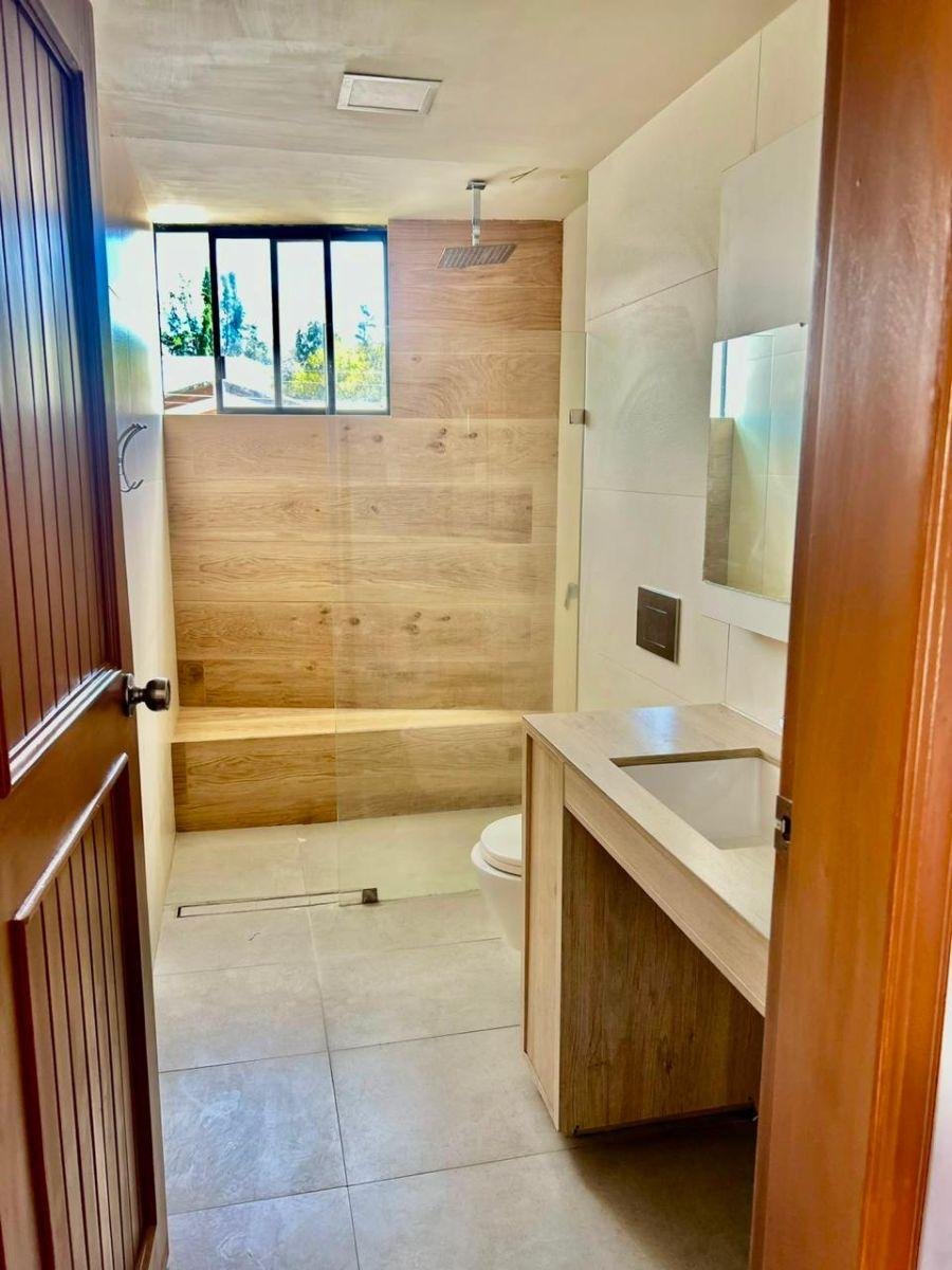 Casa en Renta Mas Una Suite Frente Al Condado Shopping 250 m² Construcción Casa en Renta Mas Una Suite Frente Al Condado Shopping 250 m² Construcción